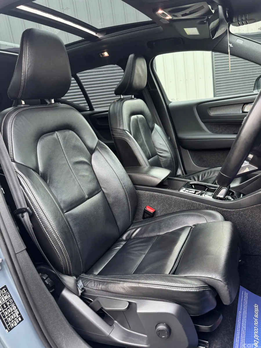 Volvo XC40 SUV, Petrol Hybrid, 2021, Grey