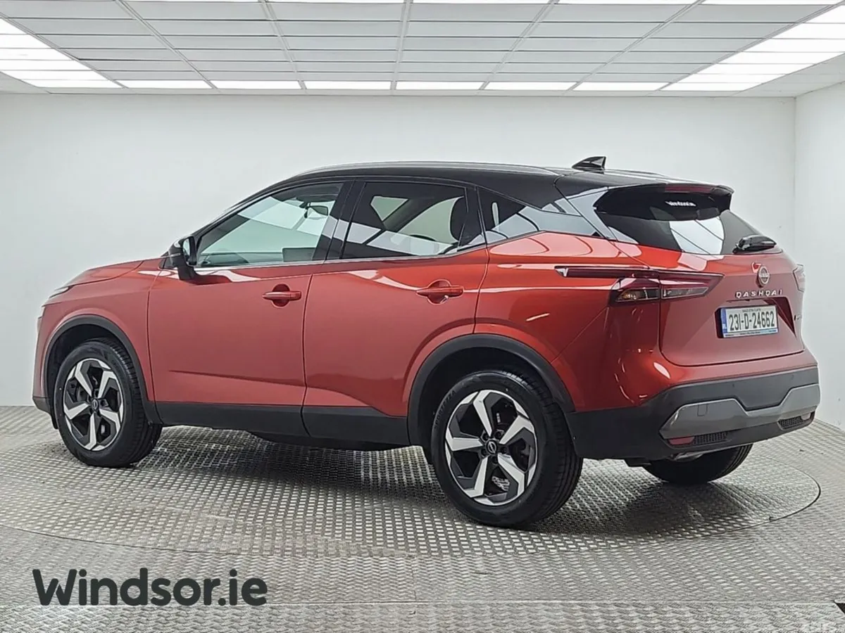 Nissan Qashqai MPV, Petrol, 2023, Orange