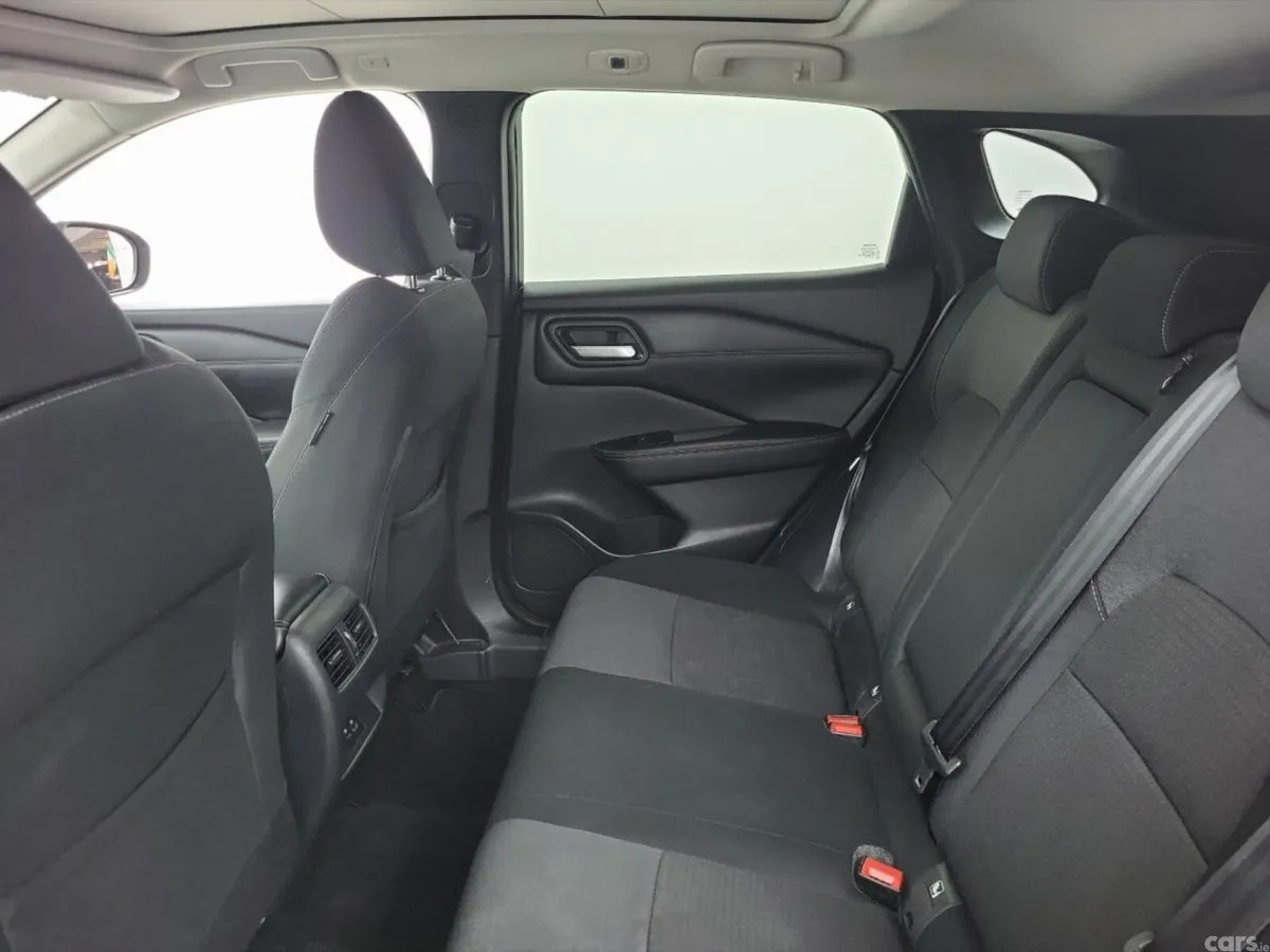 Nissan Qashqai MPV, Petrol, 2023, Orange