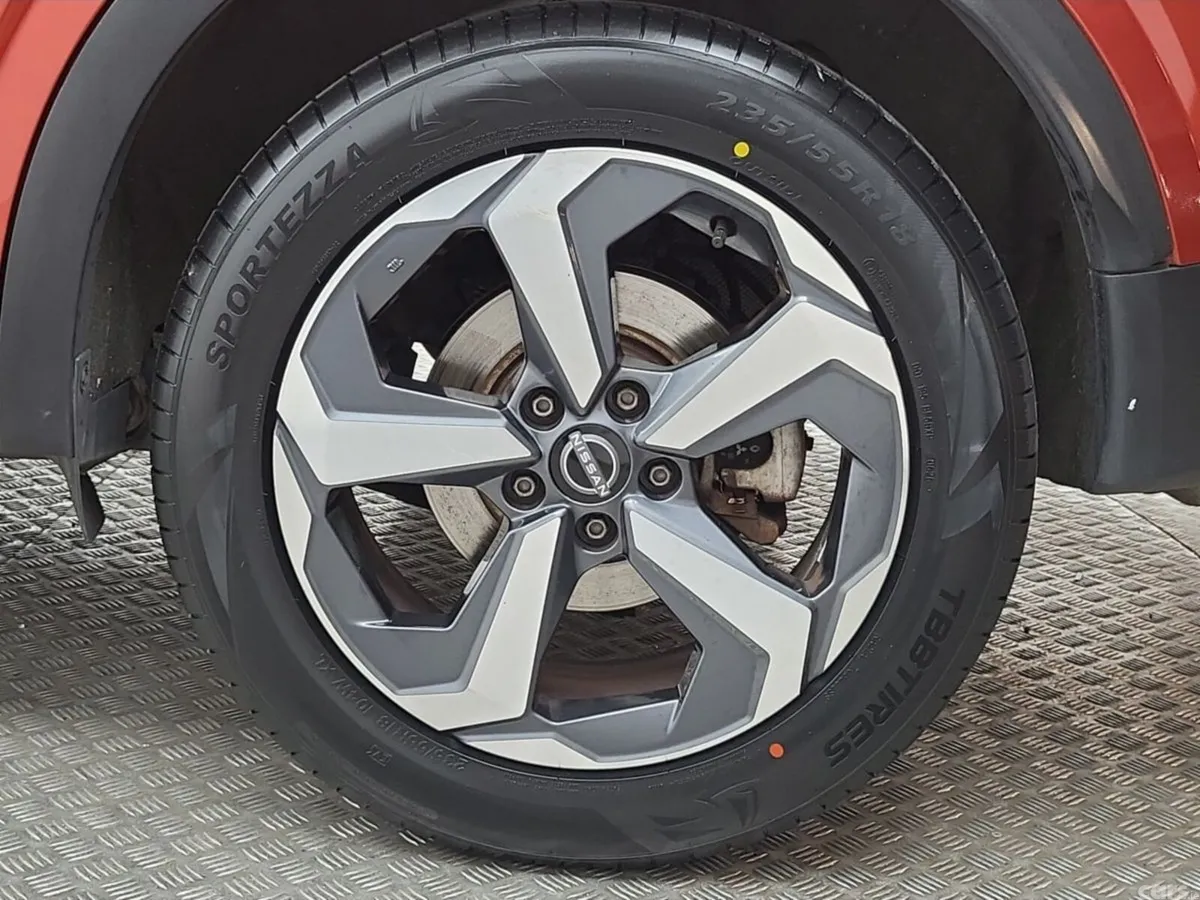 Nissan Qashqai MPV, Petrol, 2023, Orange