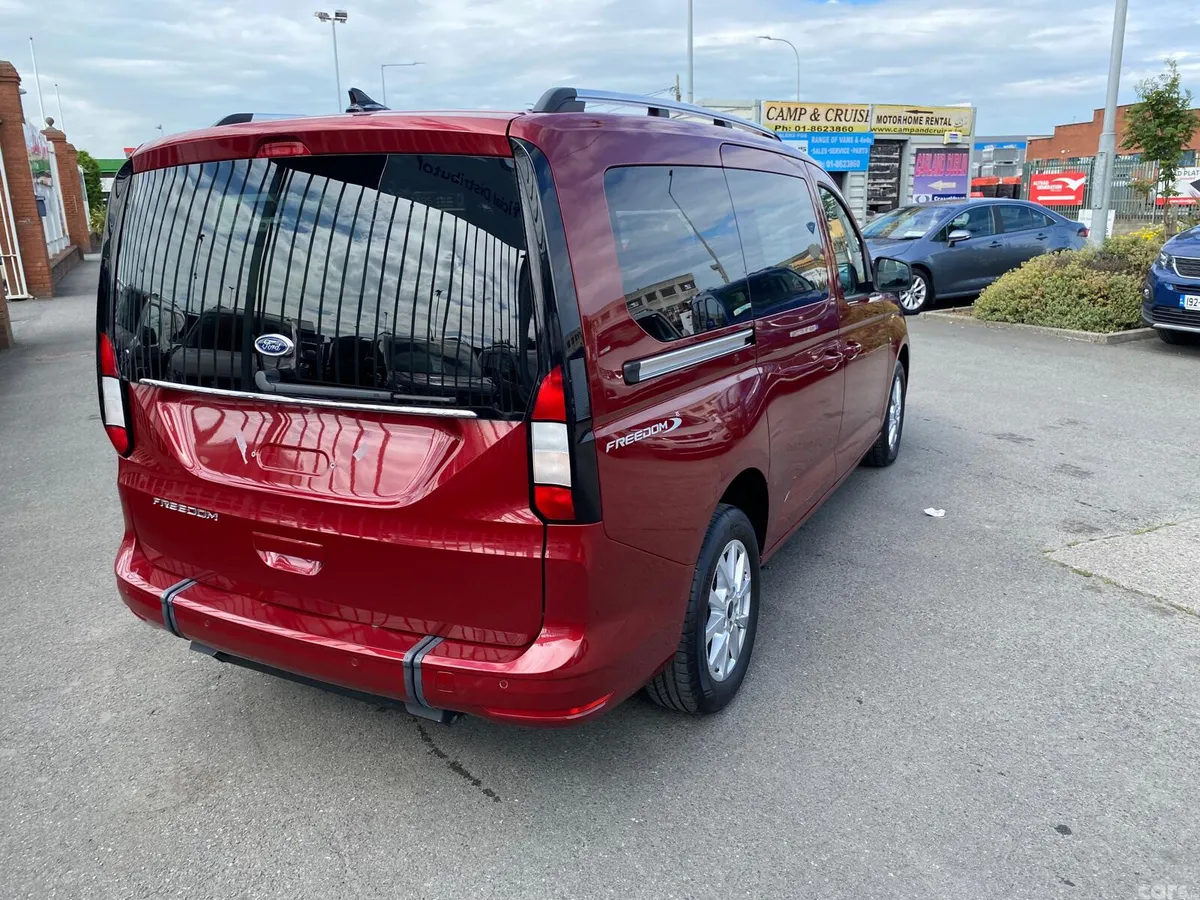 Ford Tourneo Connect MPV, Diesel, 2023, Red