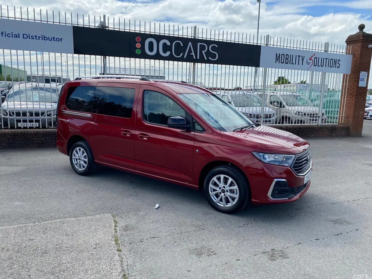 Ford Tourneo Connect MPV, Diesel, 2023, Red