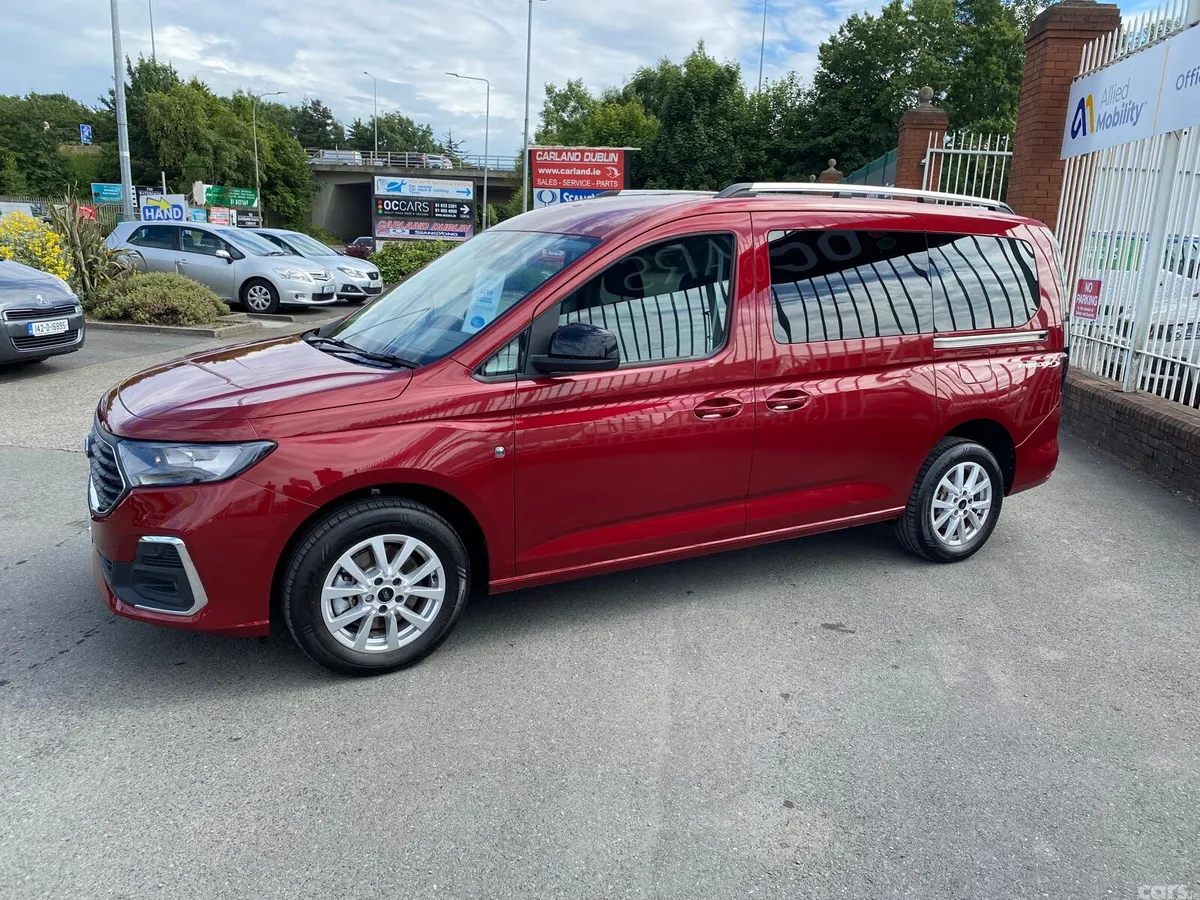 Ford Tourneo Connect MPV, Diesel, 2023, Red
