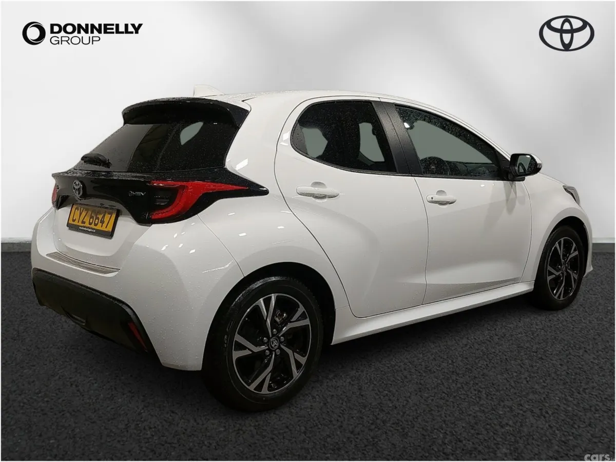 Toyota Yaris Hatchback, Petrol Hybrid, 2024, White