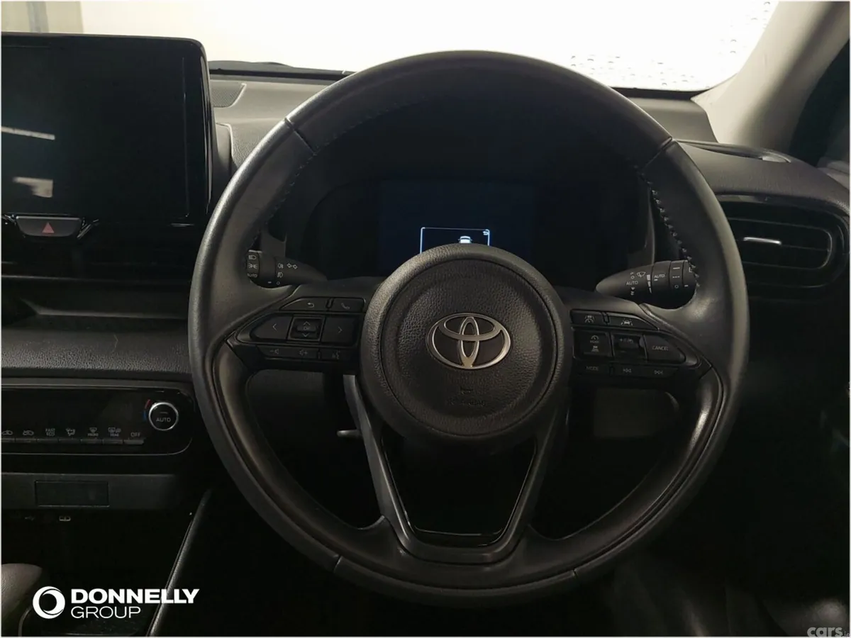 Toyota Yaris Hatchback, Petrol Hybrid, 2024, White