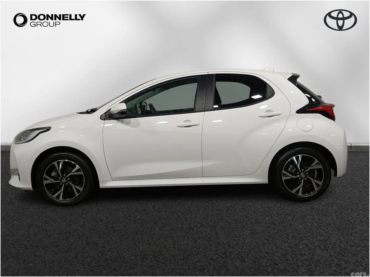 Toyota Yaris Hatchback, Petrol Hybrid, 2024, White