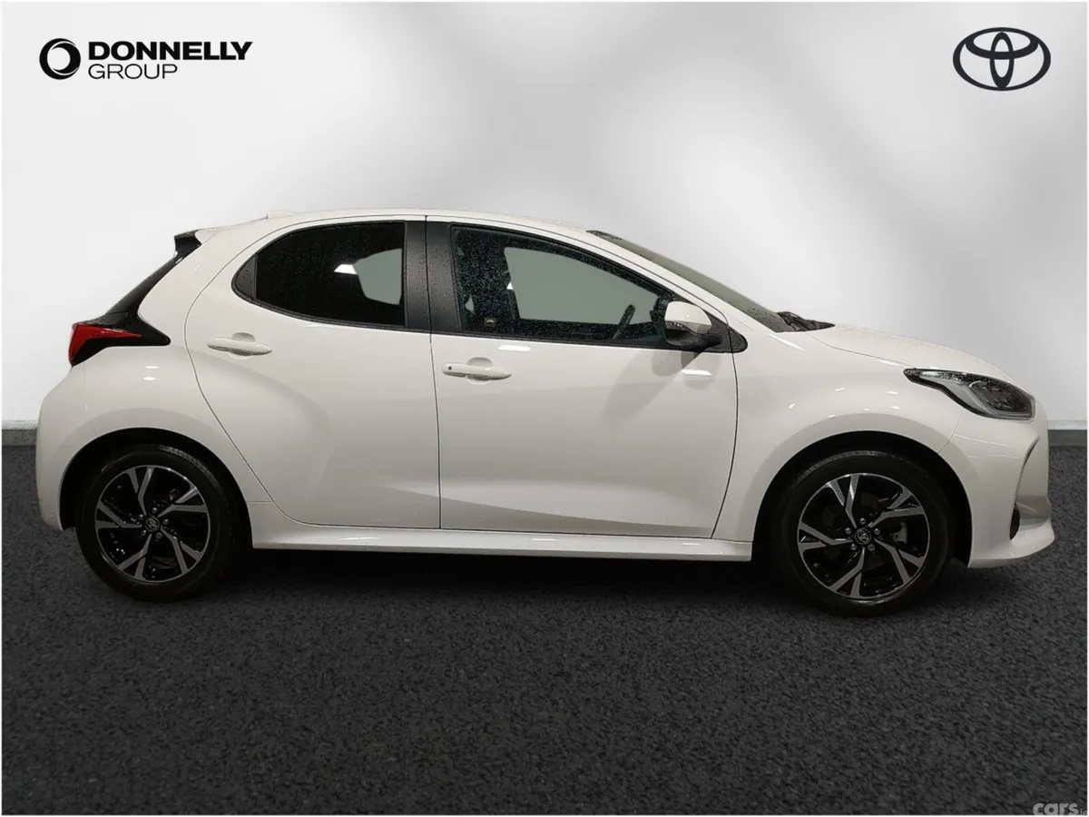 Toyota Yaris Hatchback, Petrol Hybrid, 2024, White