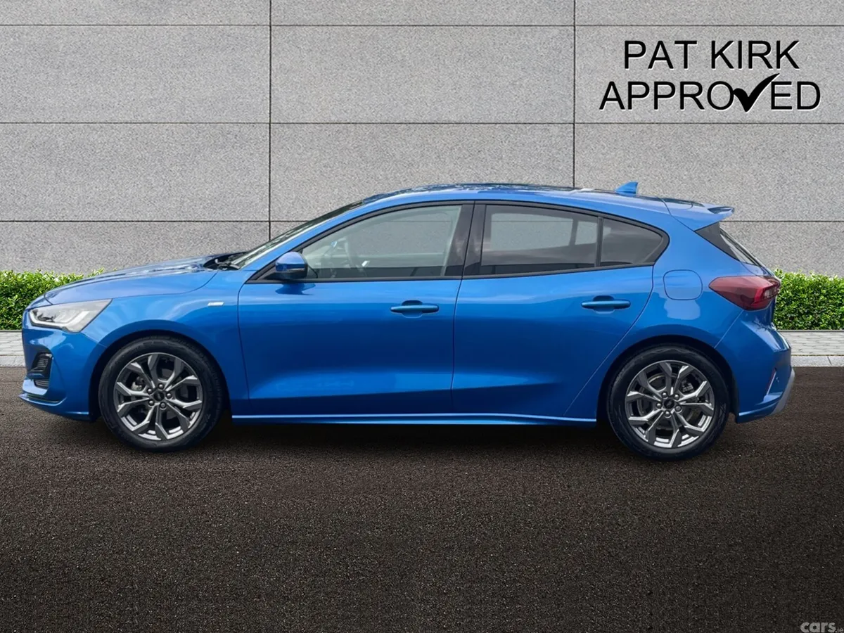Ford Focus Hatchback, Petrol, 2024, Blue
