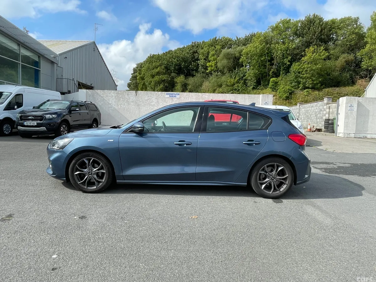 Ford Focus Hatchback, Diesel, 2020, Blue