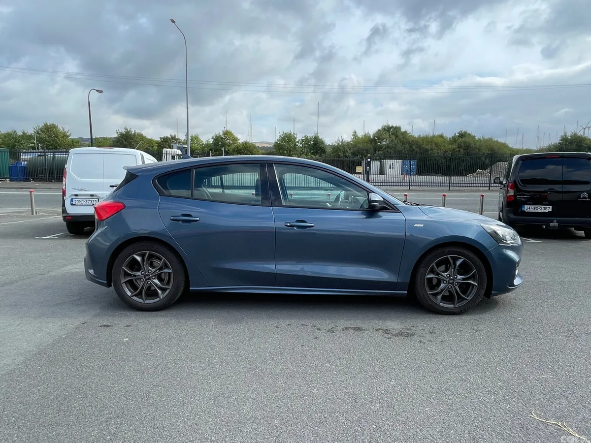 Ford Focus Hatchback, Diesel, 2020, Blue