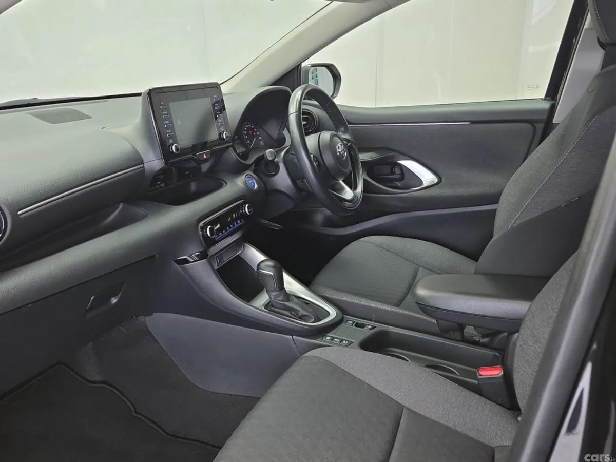 Toyota Yaris Hatchback, Petrol Hybrid, 2022, Black