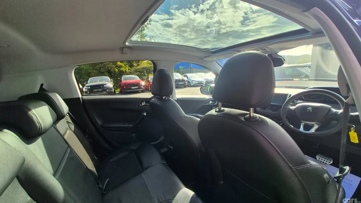 Peugeot 208 Hatchback, Petrol, 2013, Blue