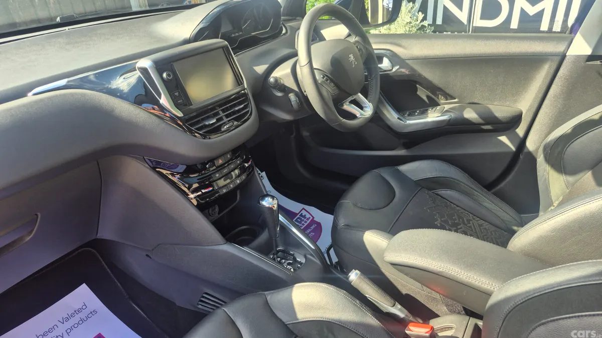Peugeot 208 Hatchback, Petrol, 2013, Blue