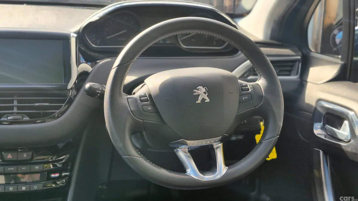 Peugeot 208 Hatchback, Petrol, 2013, Blue