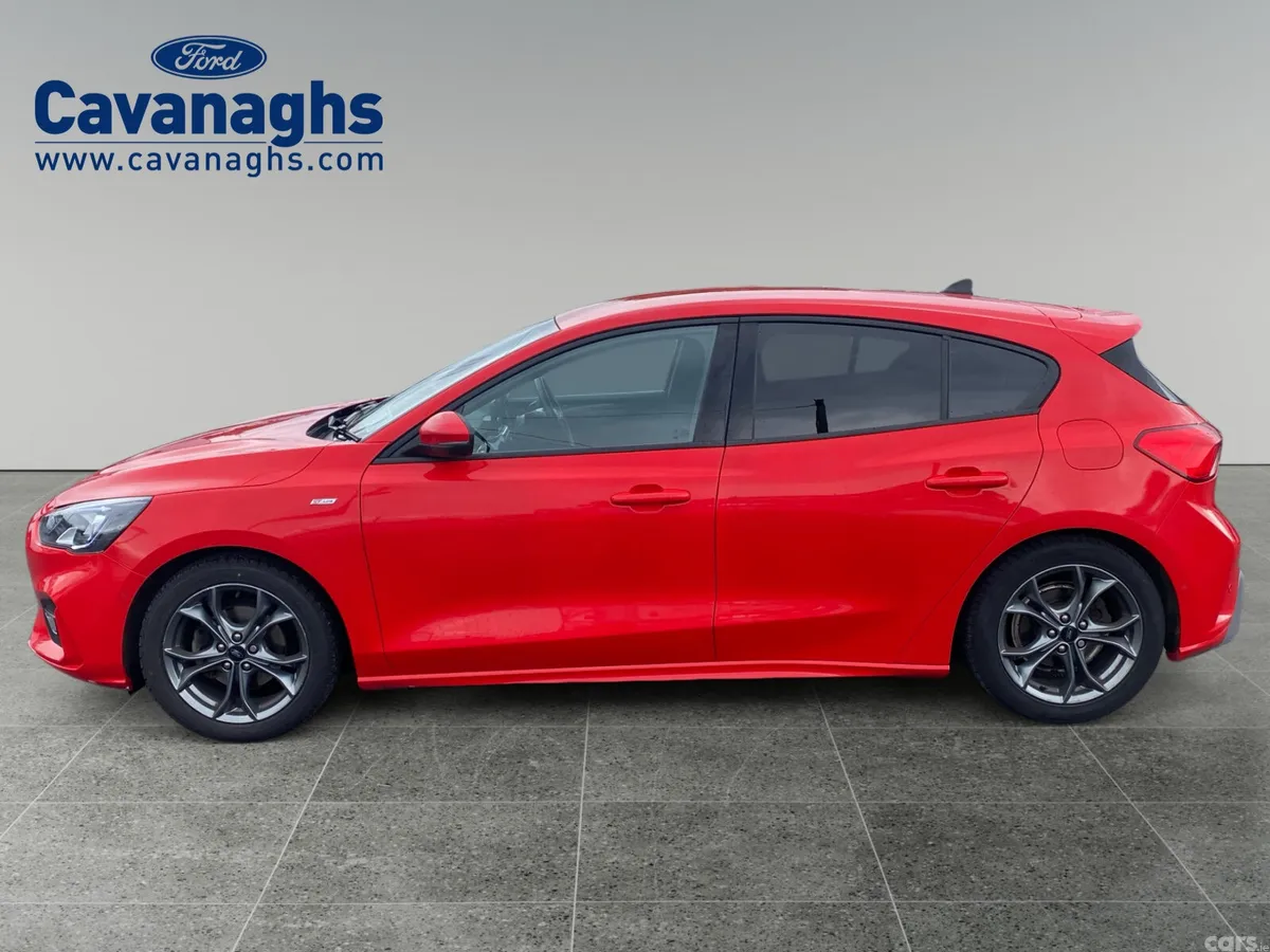 Ford Focus Hatchback, Diesel, 2021, Red