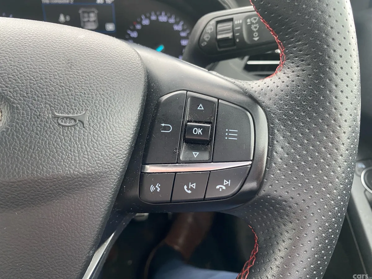 Ford Focus Hatchback, Diesel, 2021, Red