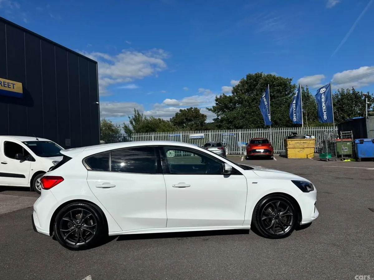 Ford Focus Hatchback, Diesel, 2021, White