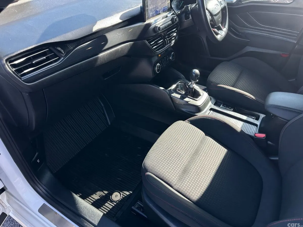 Ford Focus Hatchback, Diesel, 2021, White