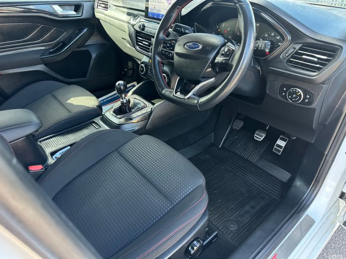 Ford Focus Hatchback, Diesel, 2021, White