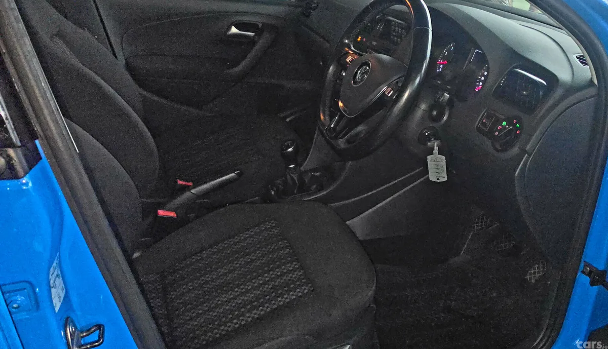 Volkswagen Polo Hatchback, Petrol, 2016, Blue