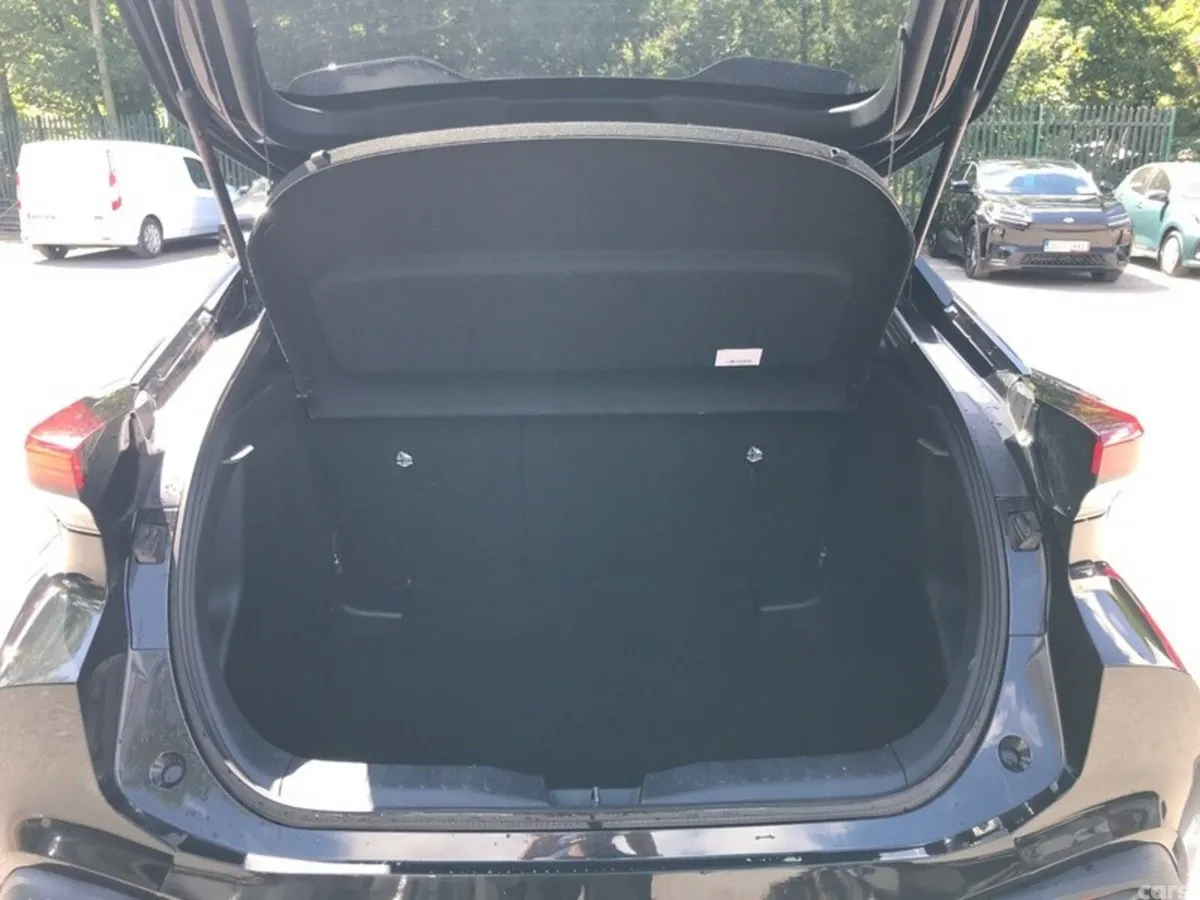 Toyota C-HR SUV, Petrol Hybrid, 2024, Black