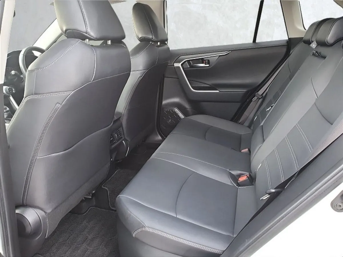 Toyota RAV4 SUV, Petrol Hybrid, 2022, White