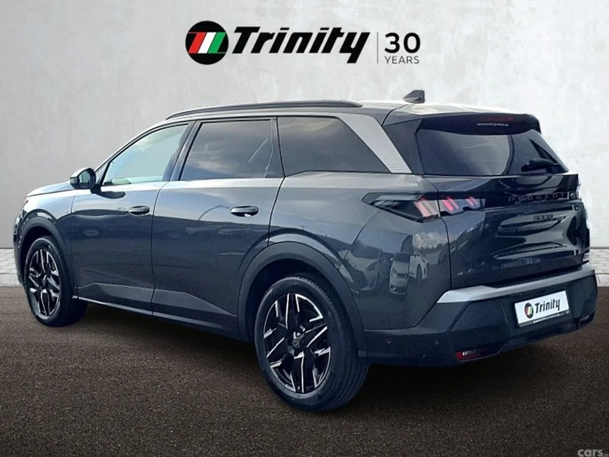 Peugeot 5008 MPV, Petrol, 2026, Grey
