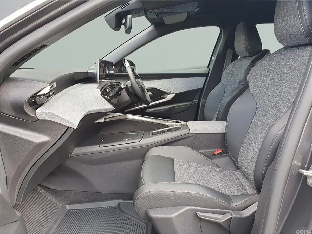 Peugeot 5008 MPV, Petrol, 2026, Grey