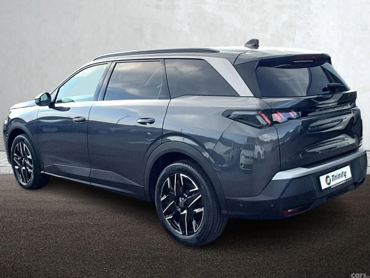 Peugeot 5008 MPV, Petrol, 2026, Grey