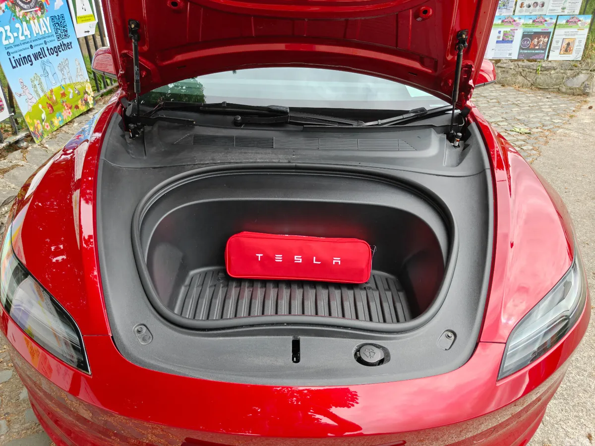 Tesla Model 3 Saloon, Electric, 2025, Red