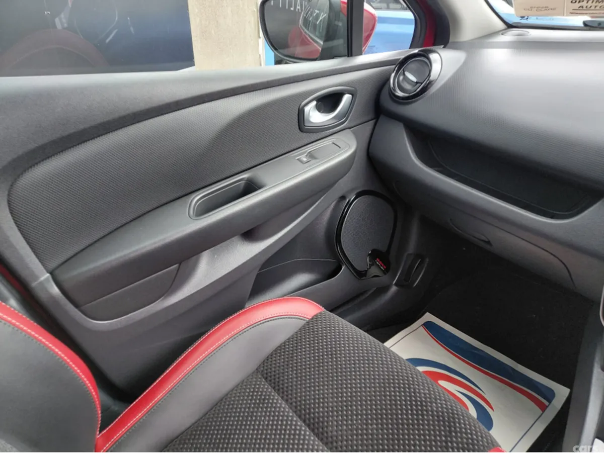 Renault Clio Hatchback, Petrol, 2018, Red