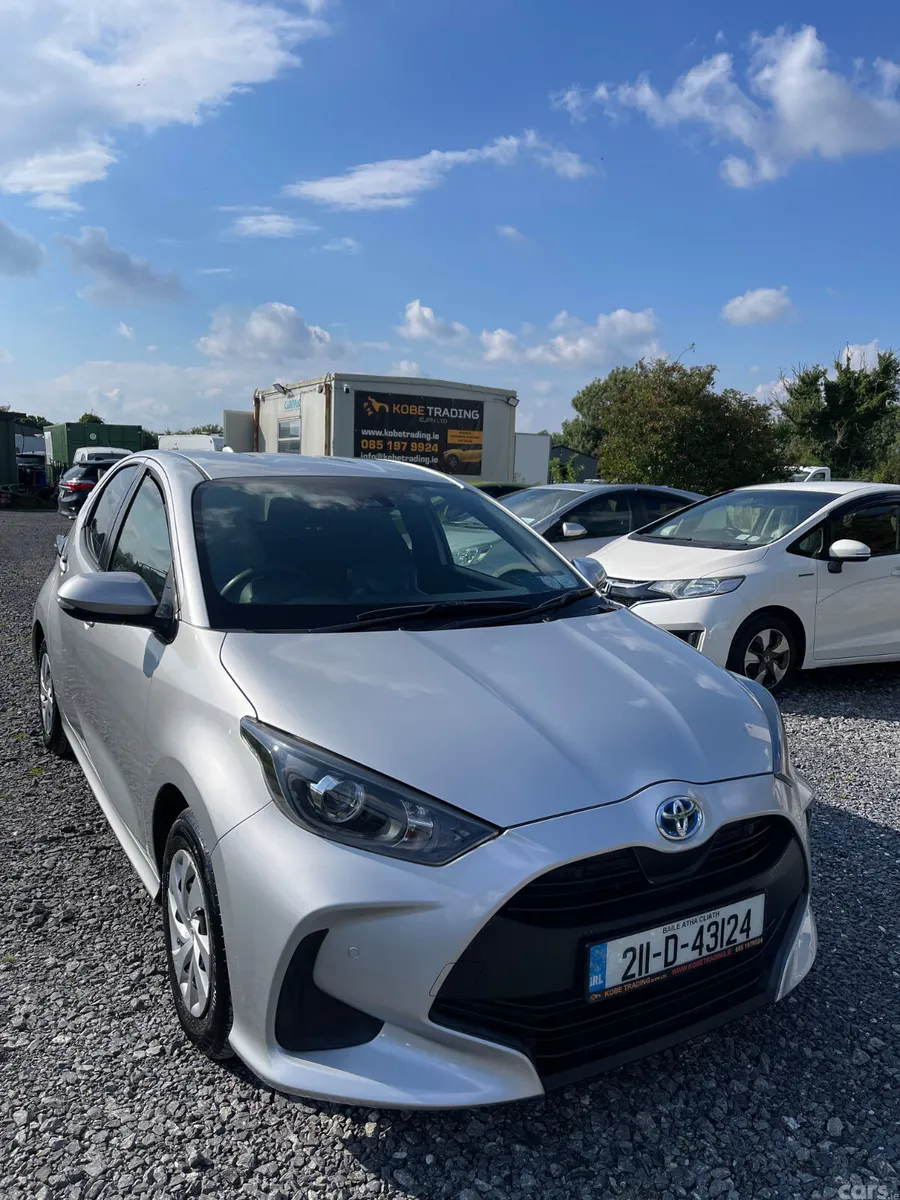 Toyota Yaris Hatchback, Petrol Hybrid, 2021, Silver