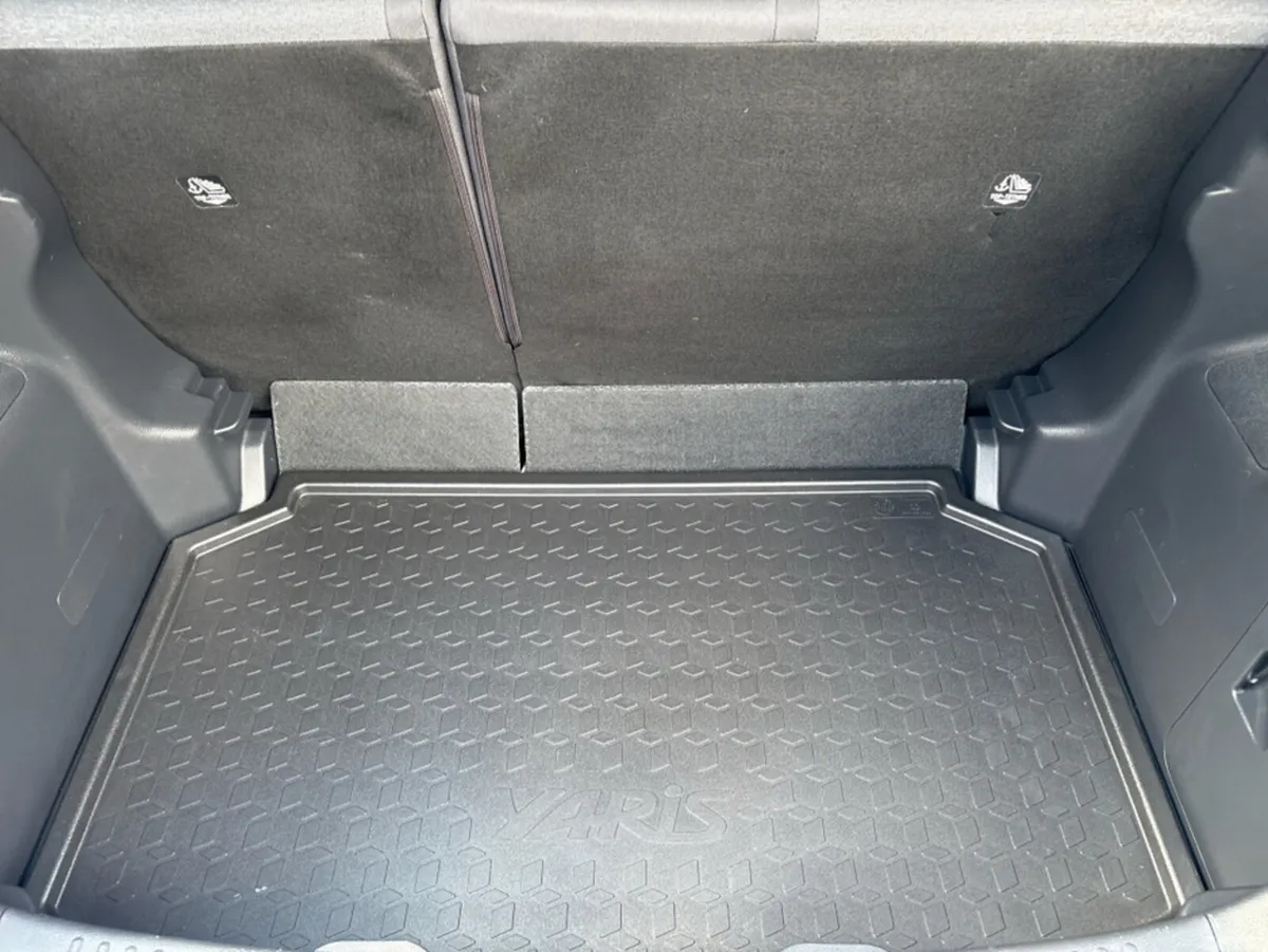 Toyota Yaris Hatchback, Petrol Hybrid, 2022, Grey