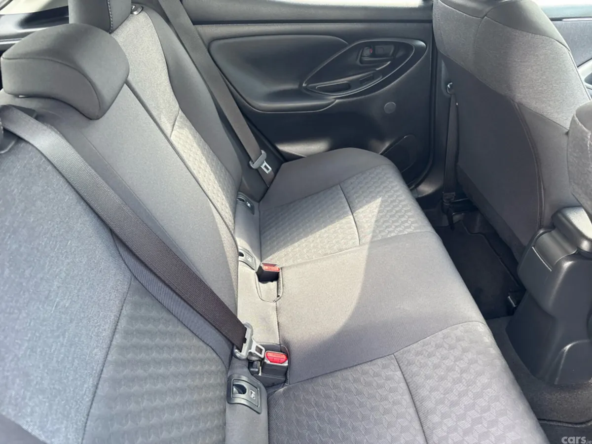 Toyota Yaris Hatchback, Petrol Hybrid, 2022, Grey