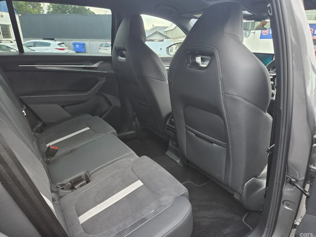 Skoda Kodiaq Estate, Petrol Plug-in Hybrid, 2025, Grey