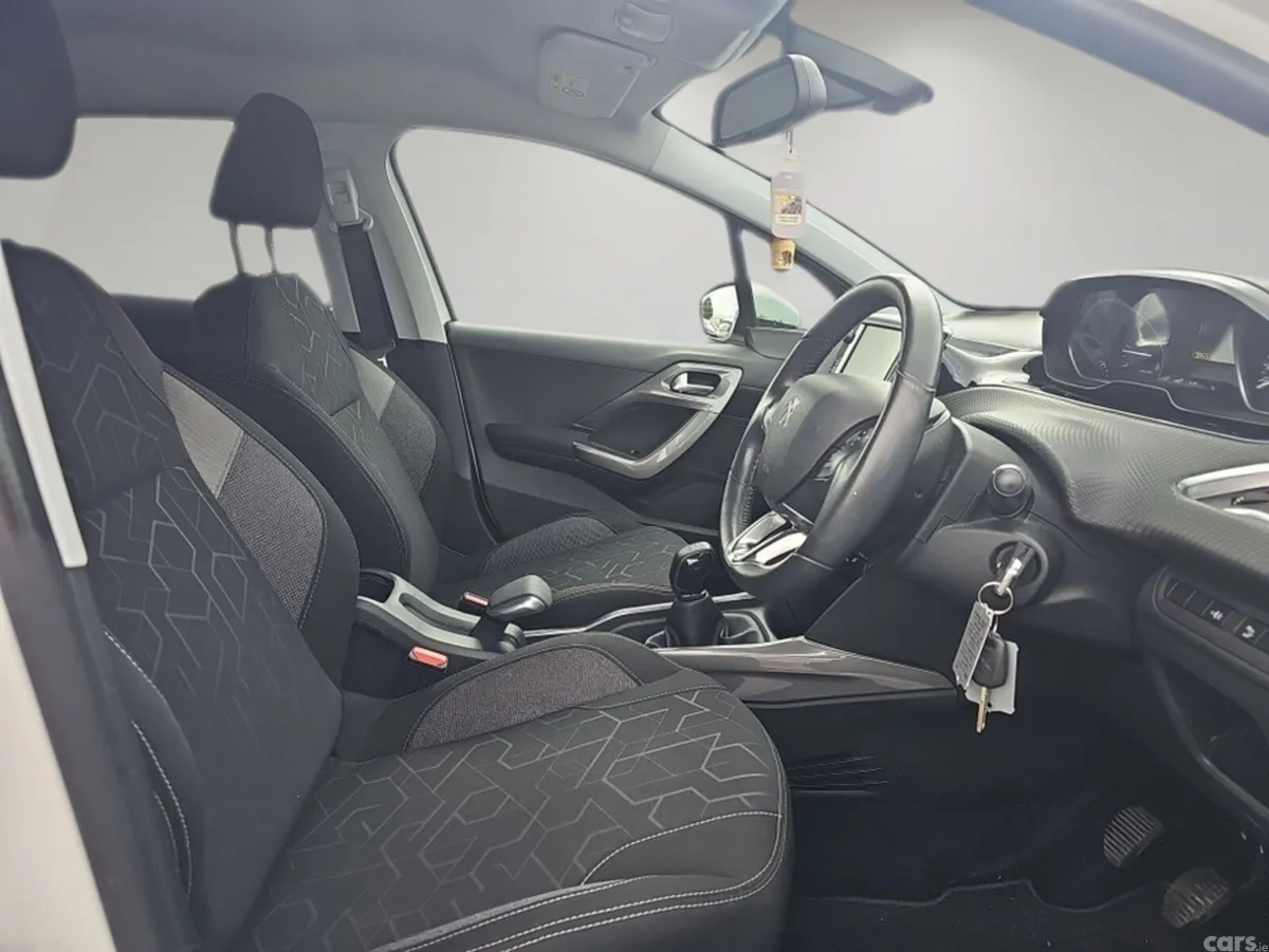 Peugeot 2008 Hatchback, Petrol, 2018, White