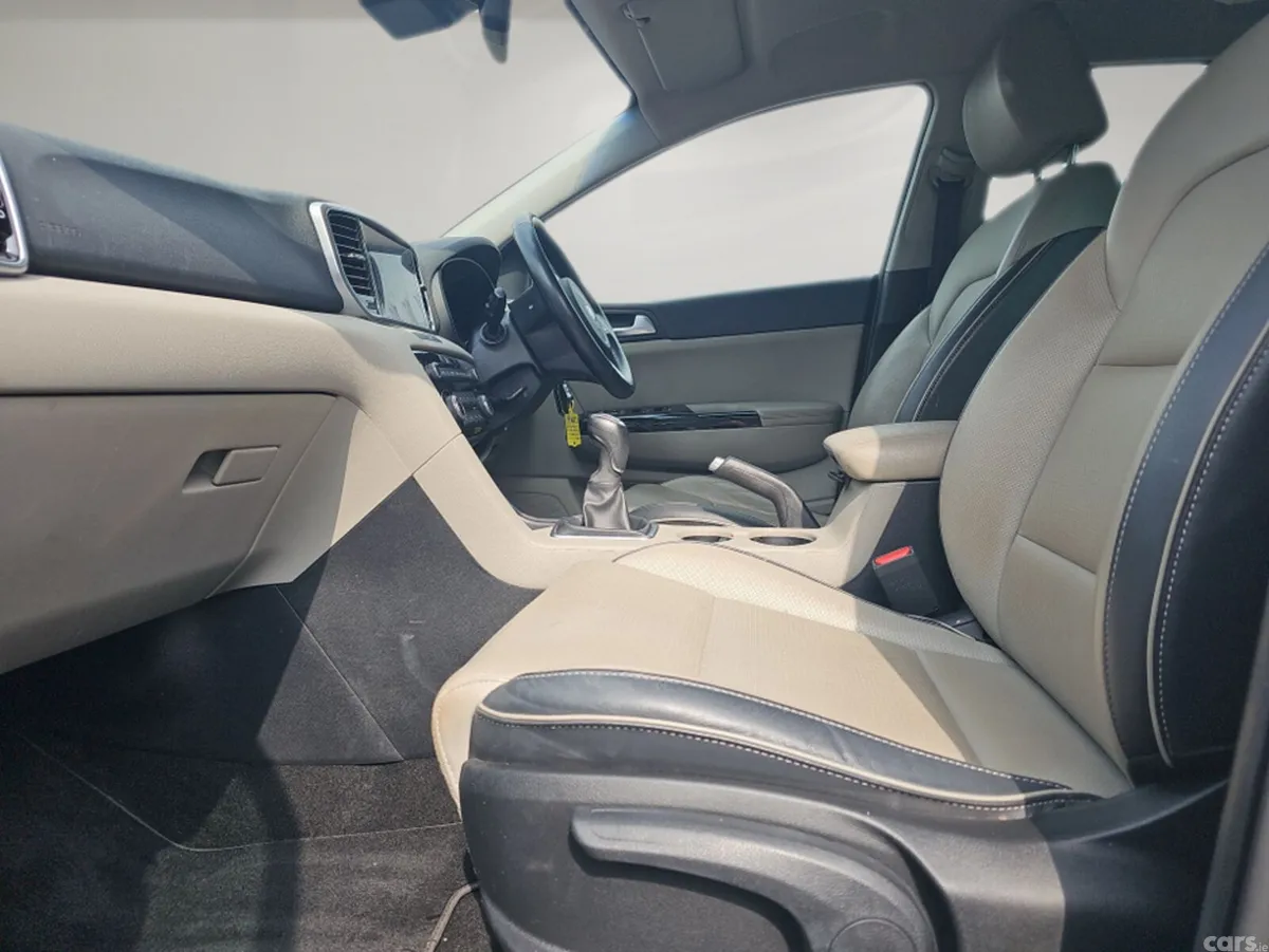 Kia Sportage SUV, Diesel Hybrid, 2021, Grey