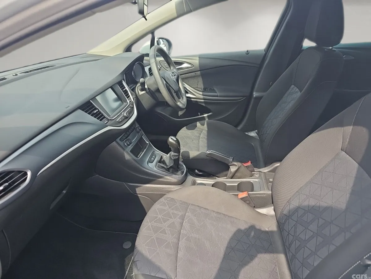 Opel Astra Hatchback, Diesel, 2019, White
