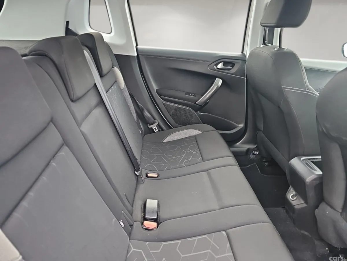 Peugeot 2008 Hatchback, Petrol, 2018, White