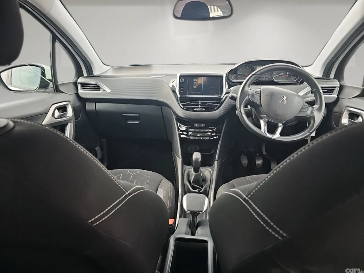 Peugeot 2008 Hatchback, Petrol, 2018, White