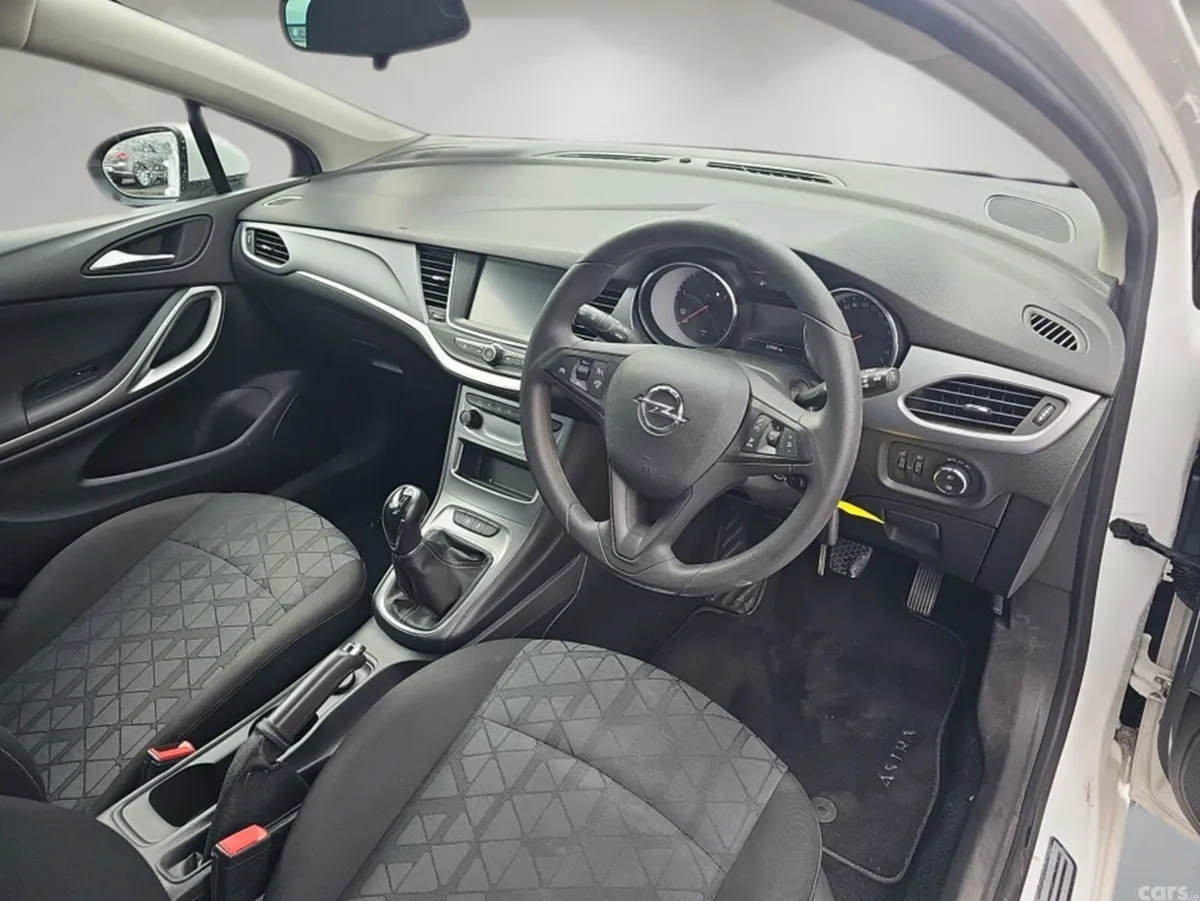 Opel Astra Hatchback, Diesel, 2019, White