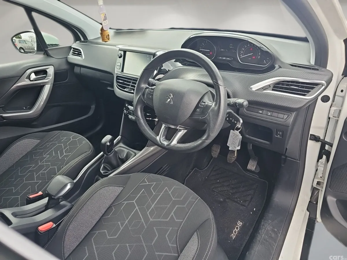 Peugeot 2008 Hatchback, Petrol, 2018, White