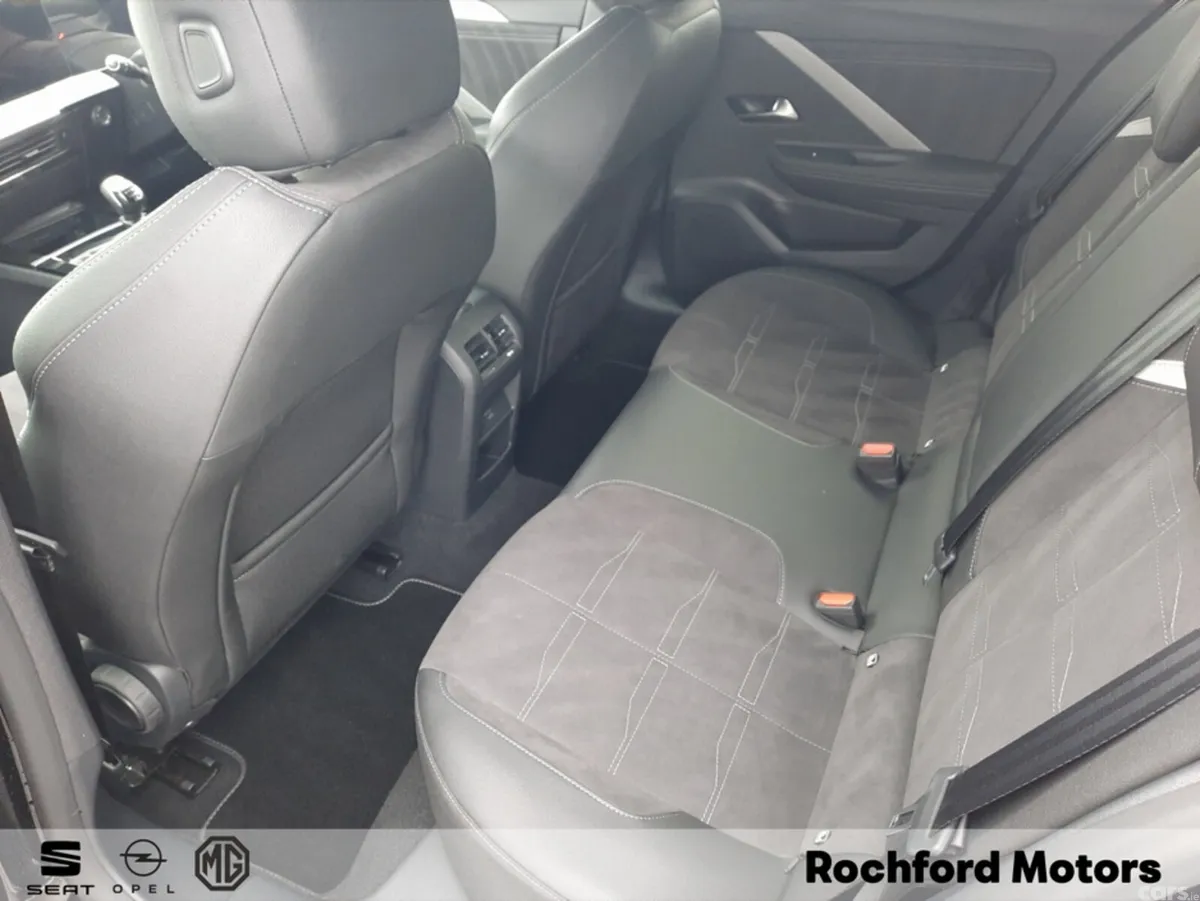 Opel Astra Hatchback, Petrol, 2024, Black