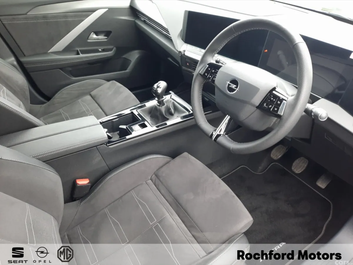Opel Astra Hatchback, Petrol, 2024, Black