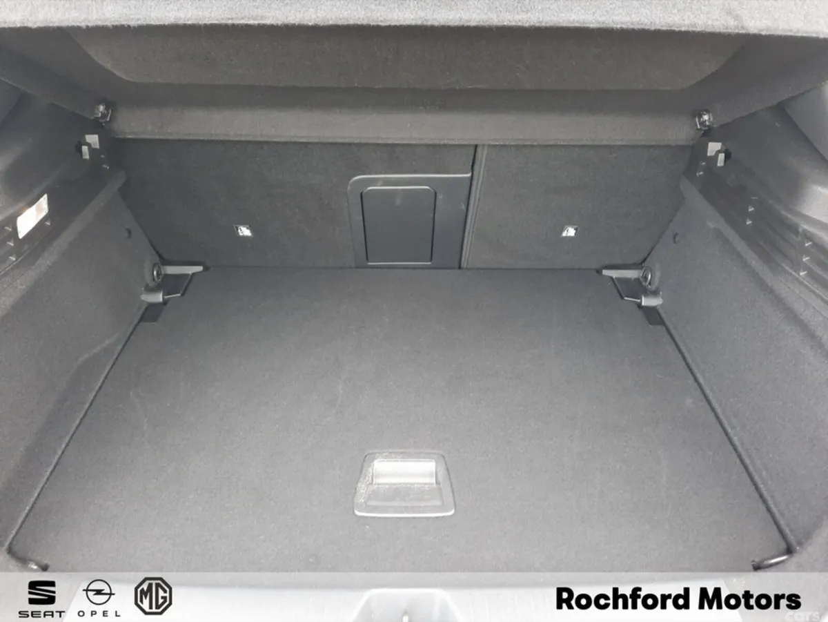 Opel Astra Hatchback, Petrol, 2024, Black