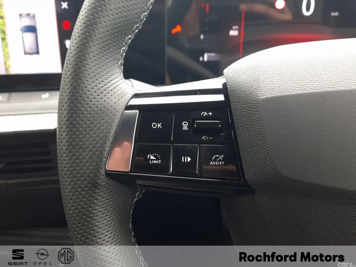 Opel Astra Hatchback, Petrol, 2024, Black