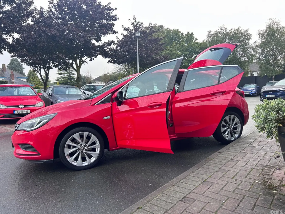 Opel Astra Hatchback, Petrol, 2017, Red