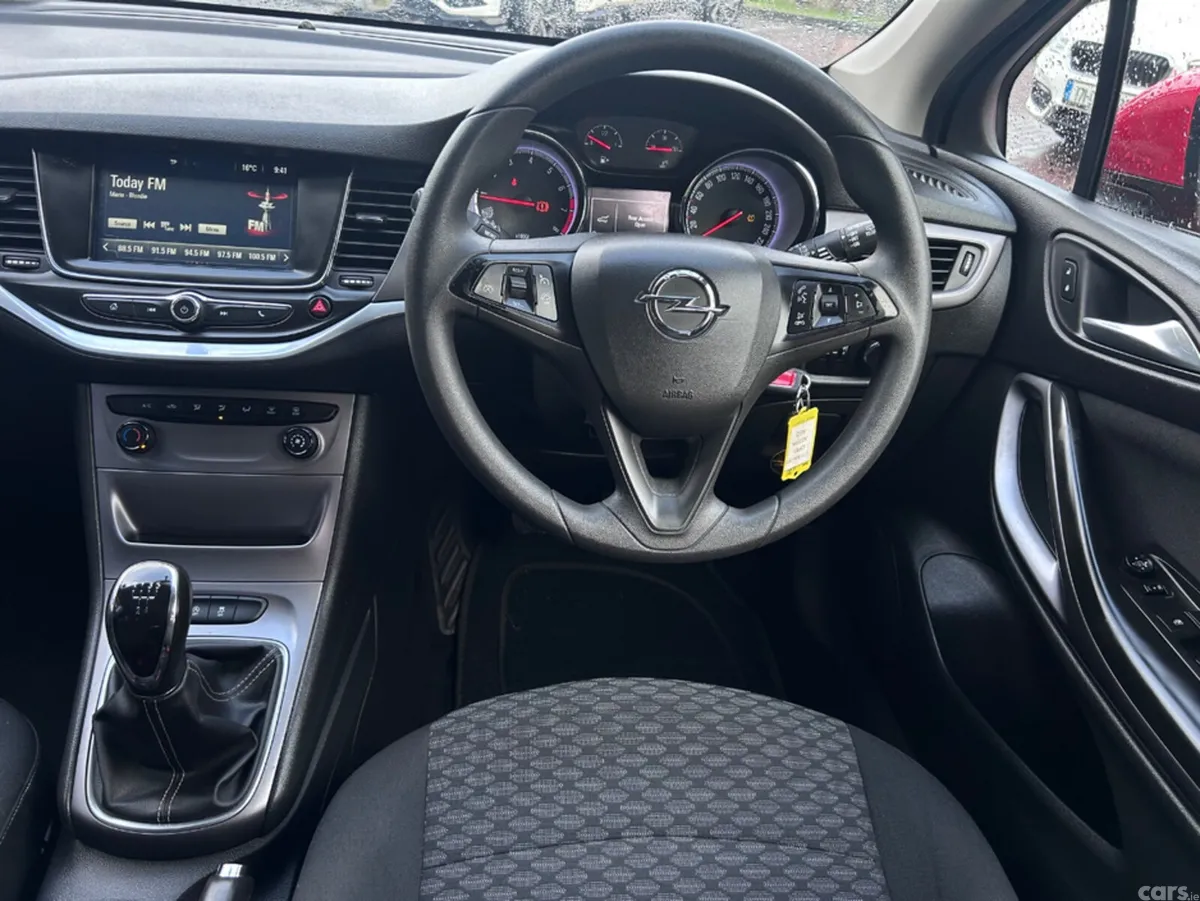 Opel Astra Hatchback, Petrol, 2017, Red