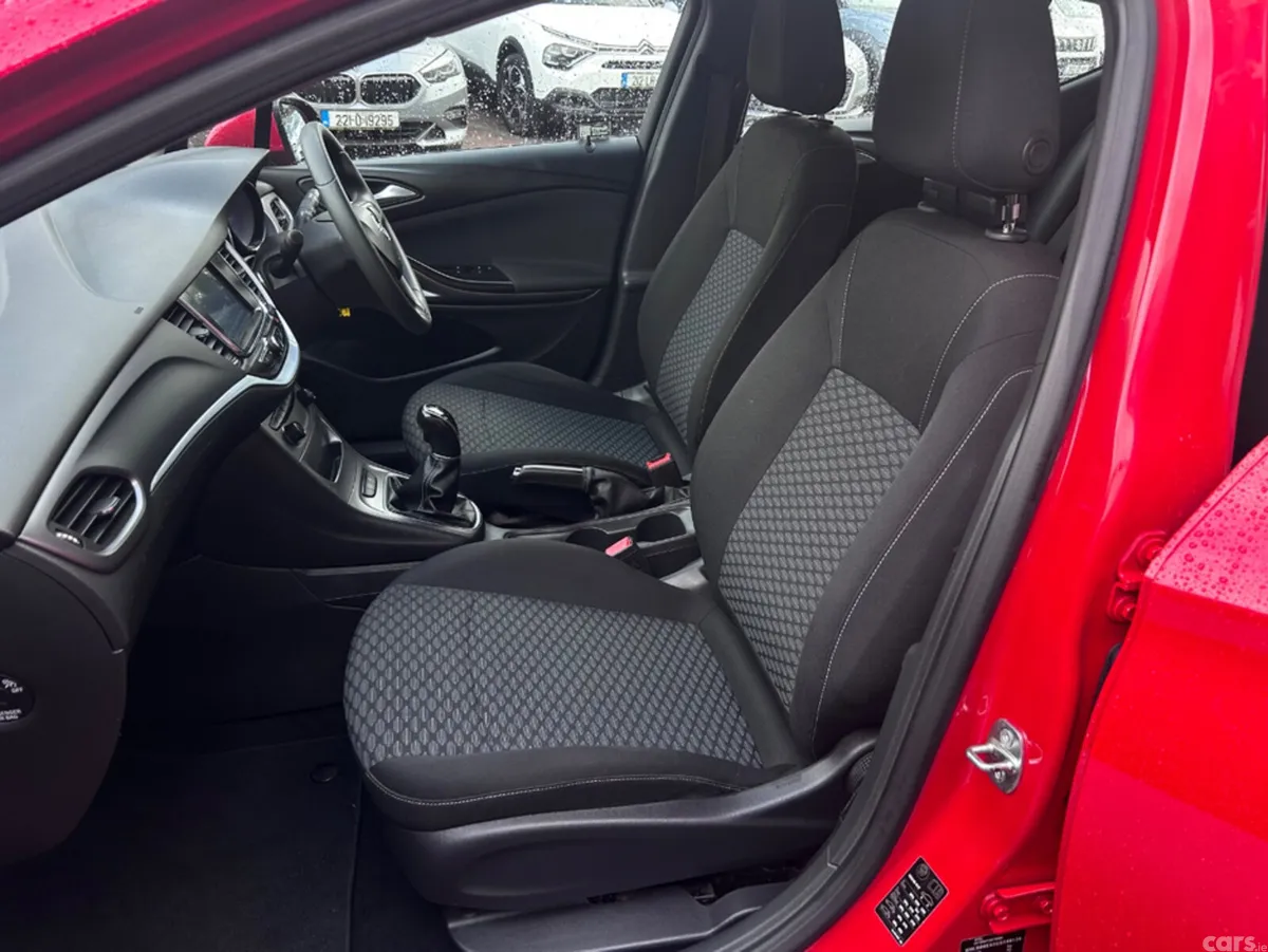Opel Astra Hatchback, Petrol, 2017, Red