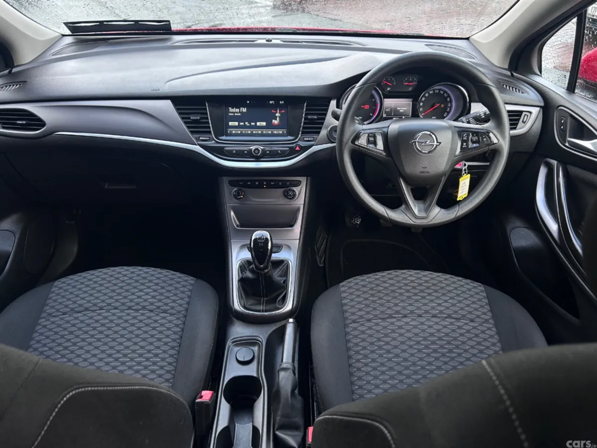 Opel Astra Hatchback, Petrol, 2017, Red